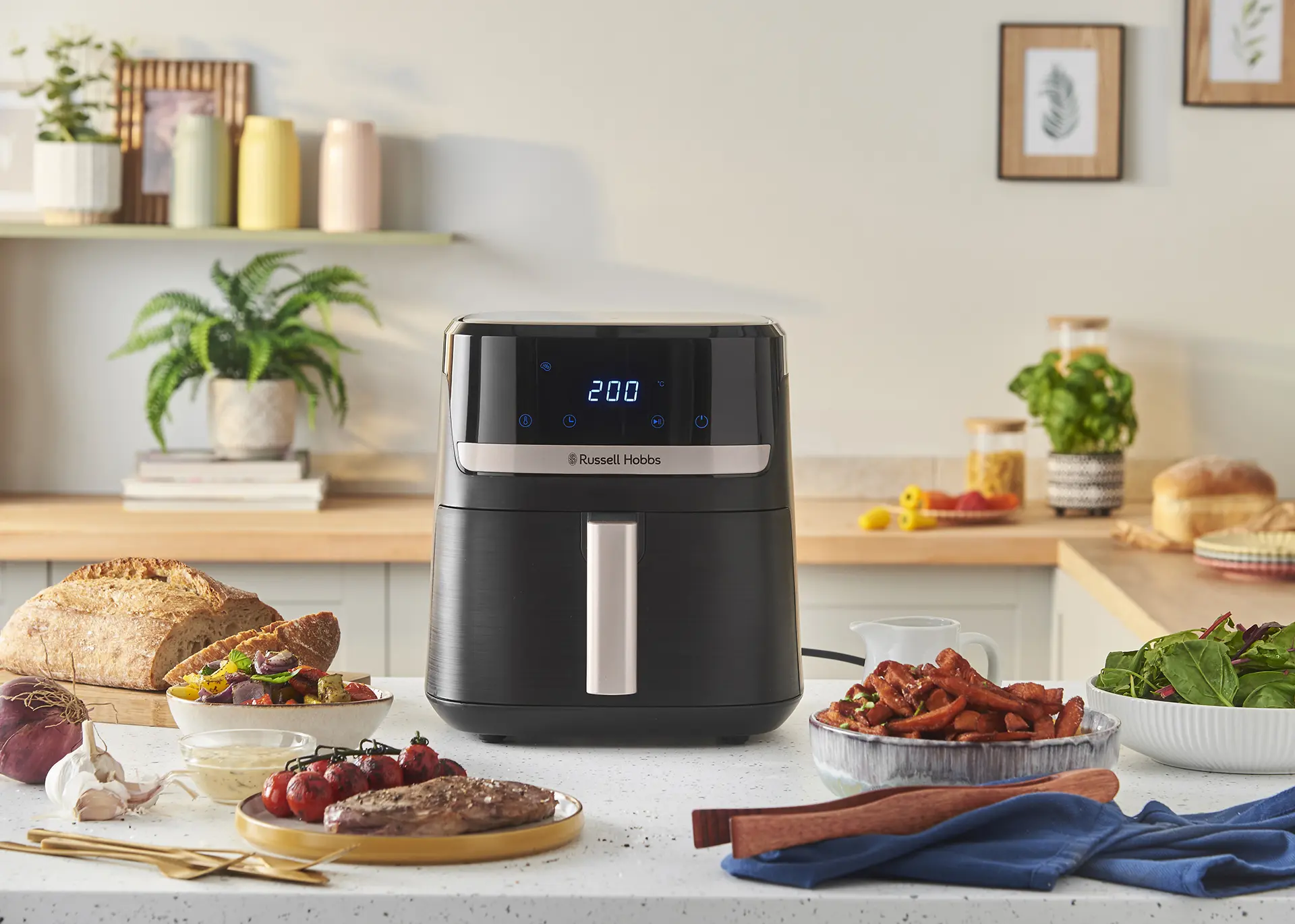 Czarna mała frytkownica airfryer Russell Hobbs dla 1-2 osób